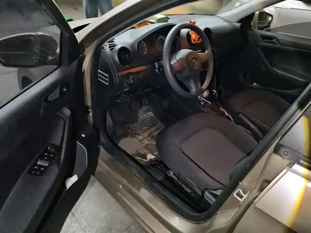 Jetta 2015 Value Edition 1.6L Automatic Fashion Model — миниатюра 14