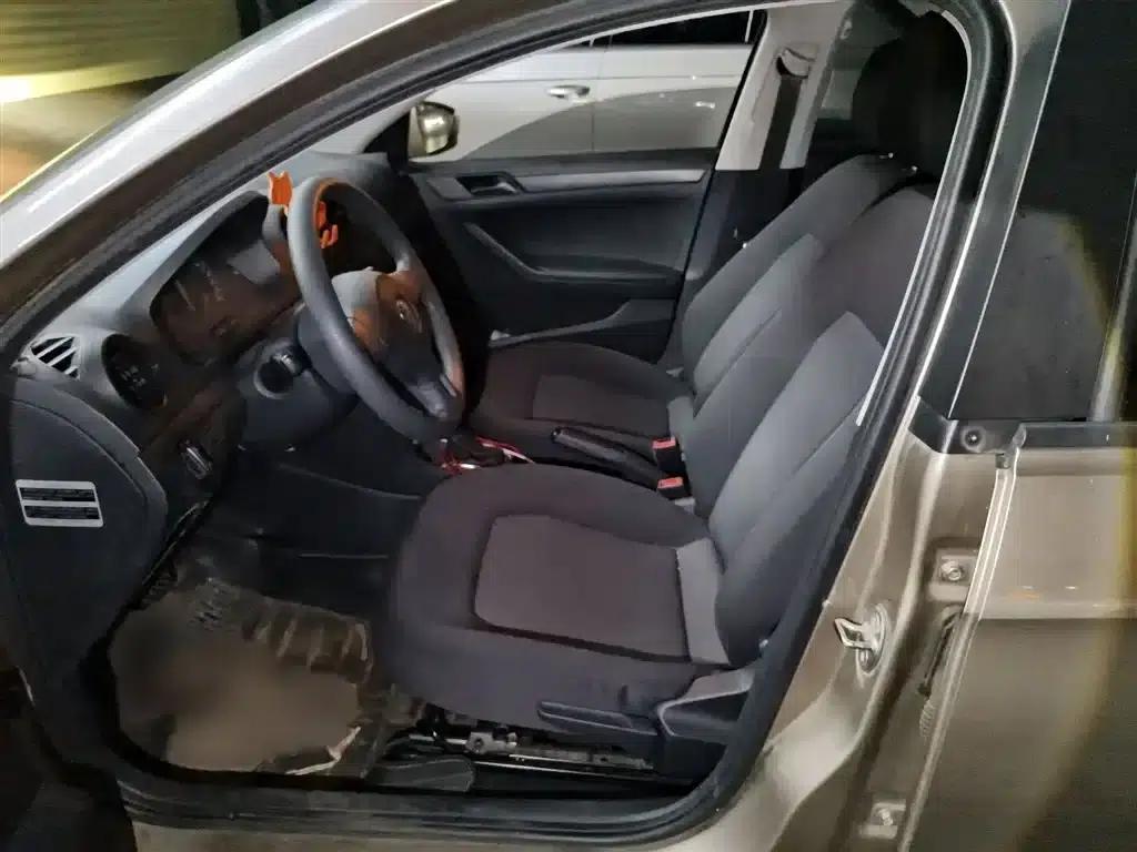 Jetta 2015 Value Edition 1.6L Automatic Fashion Model — миниатюра 8