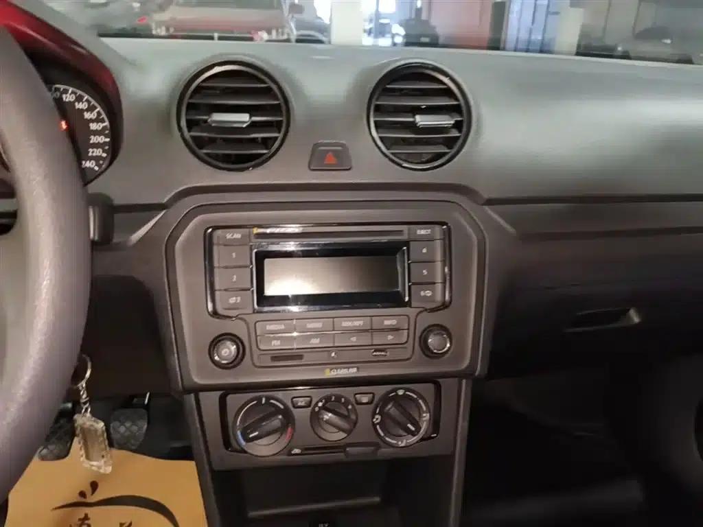 Jetta 2015 Value Edition 1.6L Manual Fashion Model — миниатюра 13