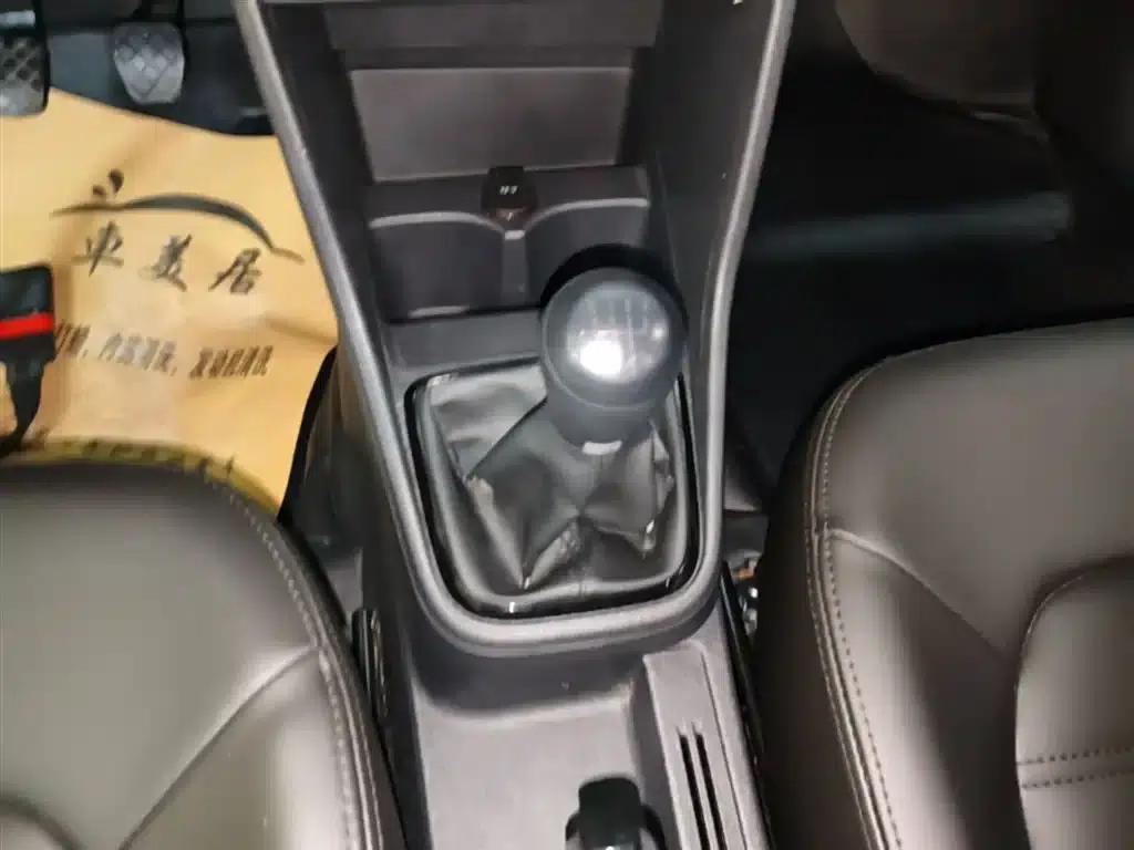 Jetta 2015 Value Edition 1.6L Manual Fashion Model — миниатюра 14