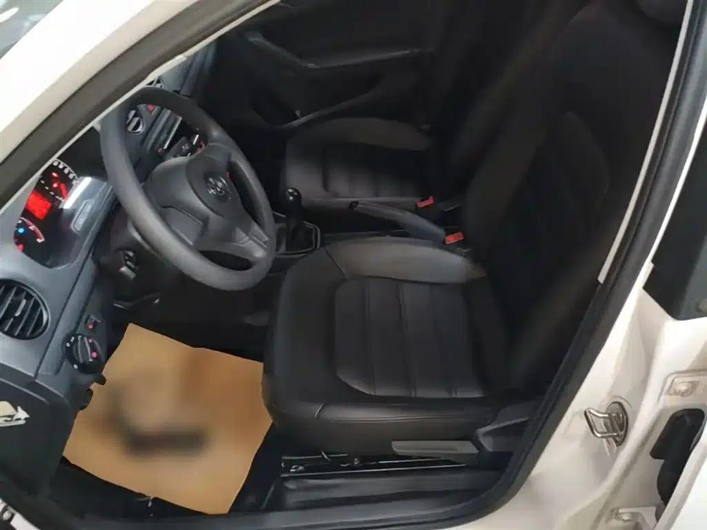 Jetta 2015 Value Edition 1.6L Manual Fashion Model — миниатюра 15