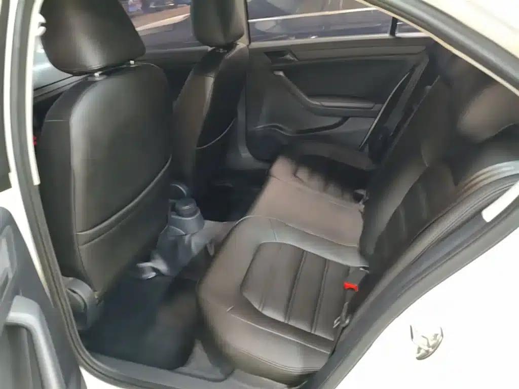 Jetta 2015 Value Edition 1.6L Manual Fashion Model — миниатюра 17