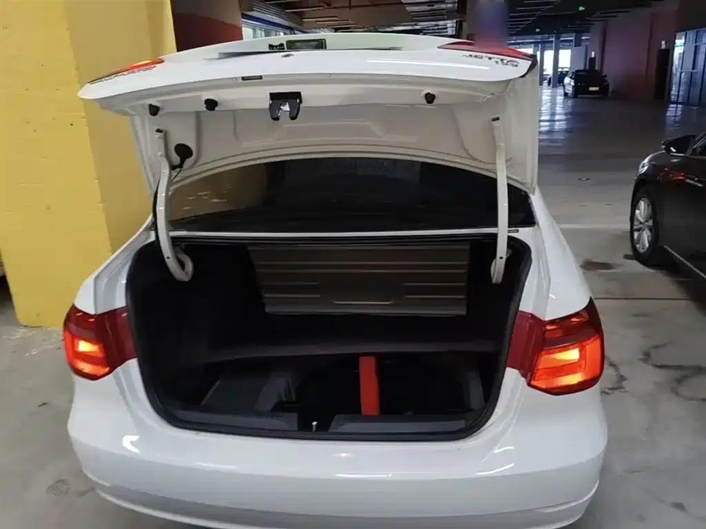 Jetta 2015 Value Edition 1.6L Manual Fashion Model — миниатюра 19
