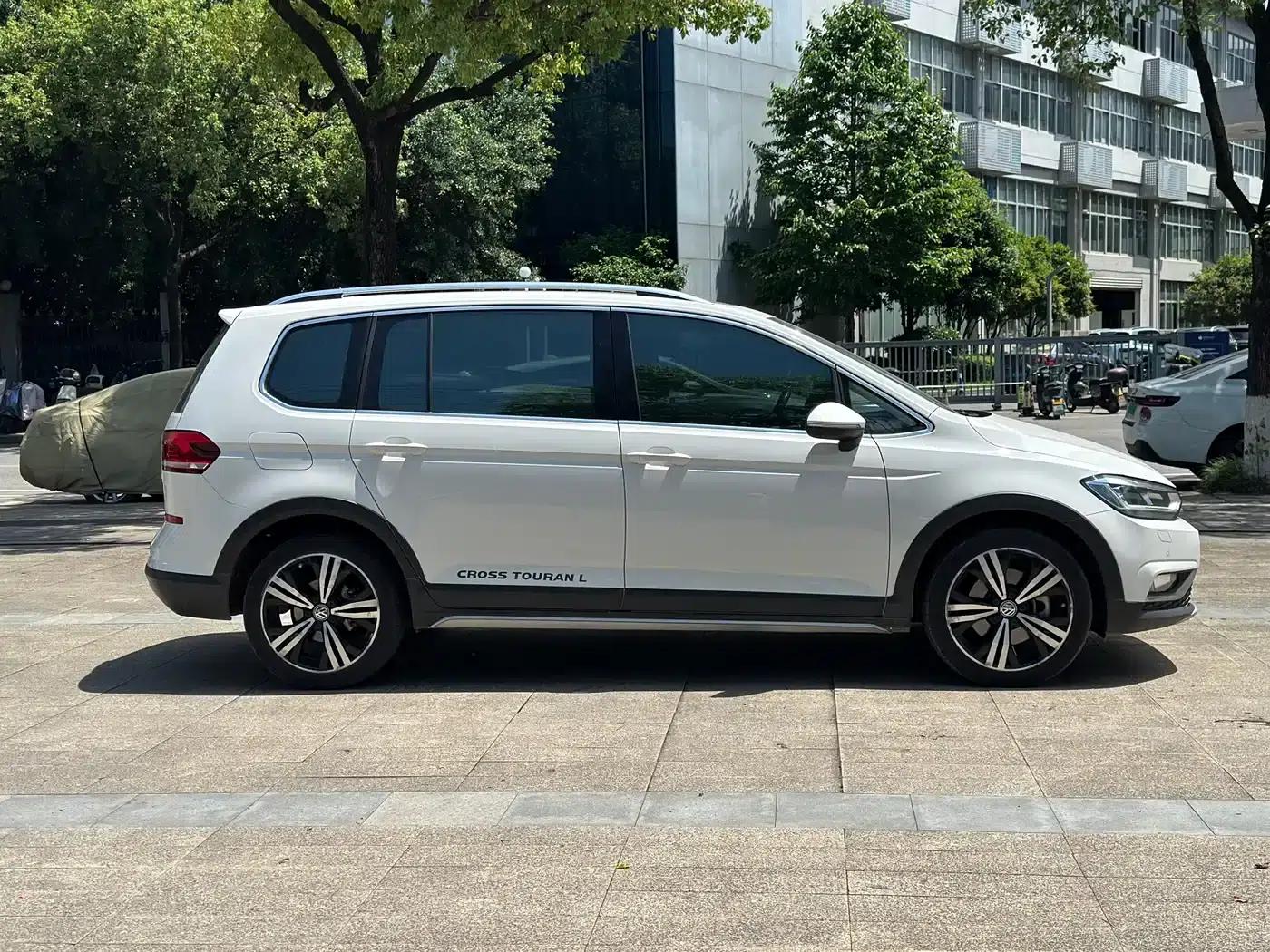 2018 Touran L 280TSI DSG Cross Edition 6-seater National VI Emission Standard — миниатюра 4