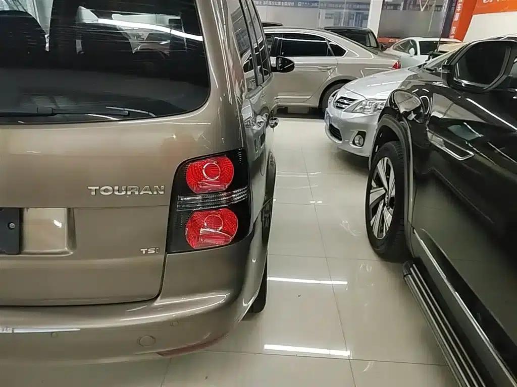 2015 Touran 1.4T DSG Comfort Edition 5-seater — миниатюра 8