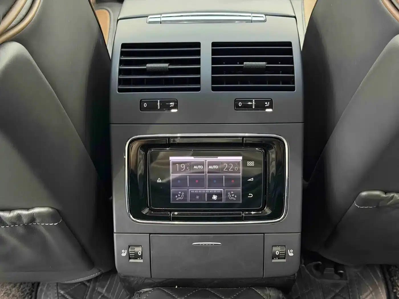 Phaeton 2015 3.0L Exclusive Edition — миниатюра 11