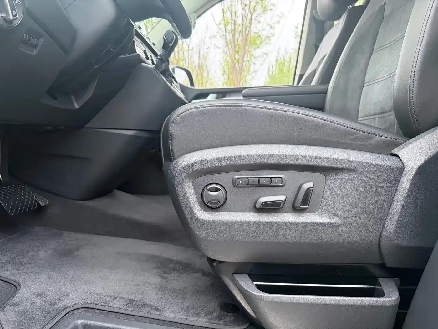Multivan 2018 2.0TSI 4WD Explorer Edition 7-seater — миниатюра 15