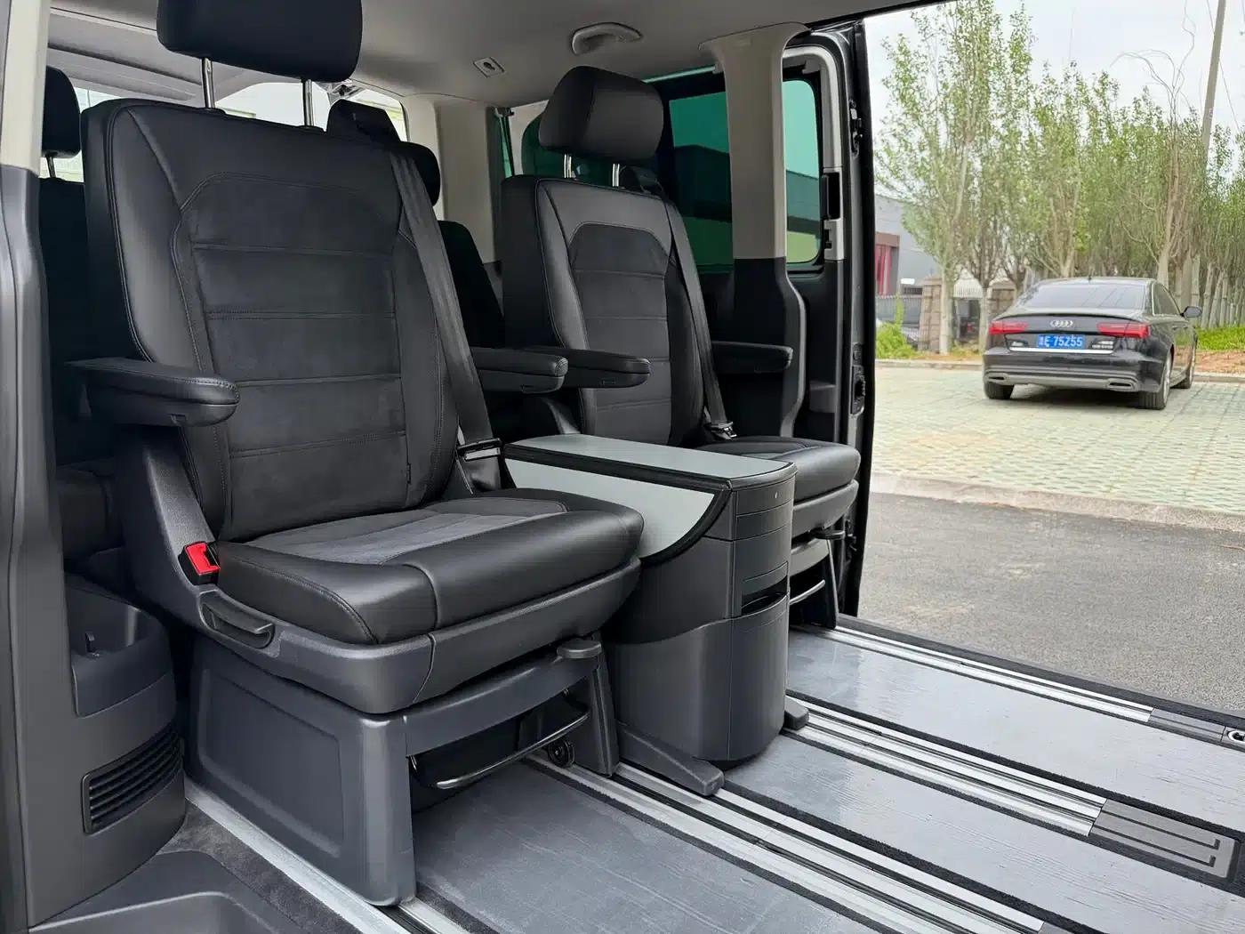 Multivan 2018 2.0TSI 4WD Explorer Edition 7-seater — миниатюра 19