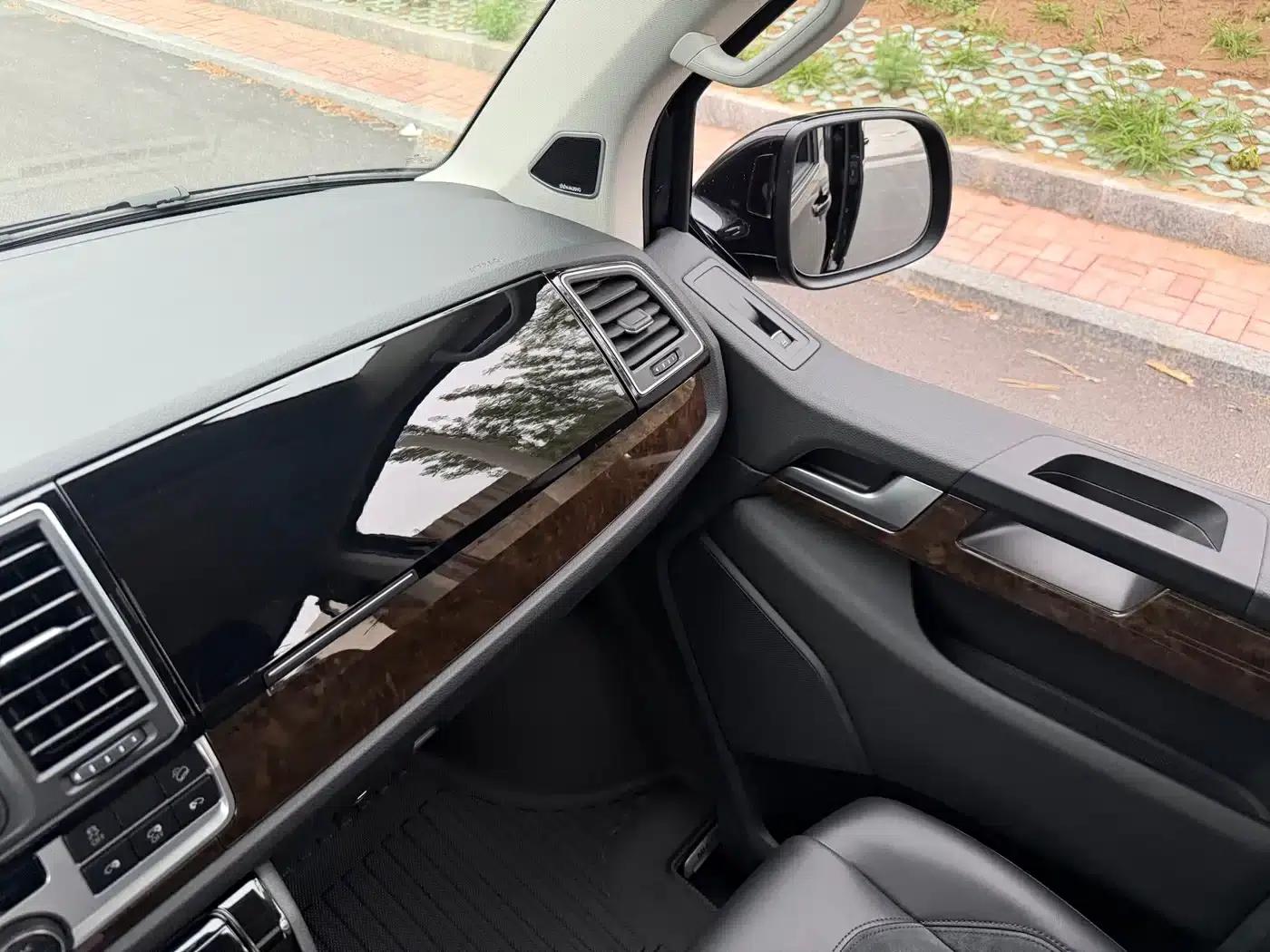 Multivan 2019 2.0TSI 4WD Premium Edition 7-Seater — миниатюра 11