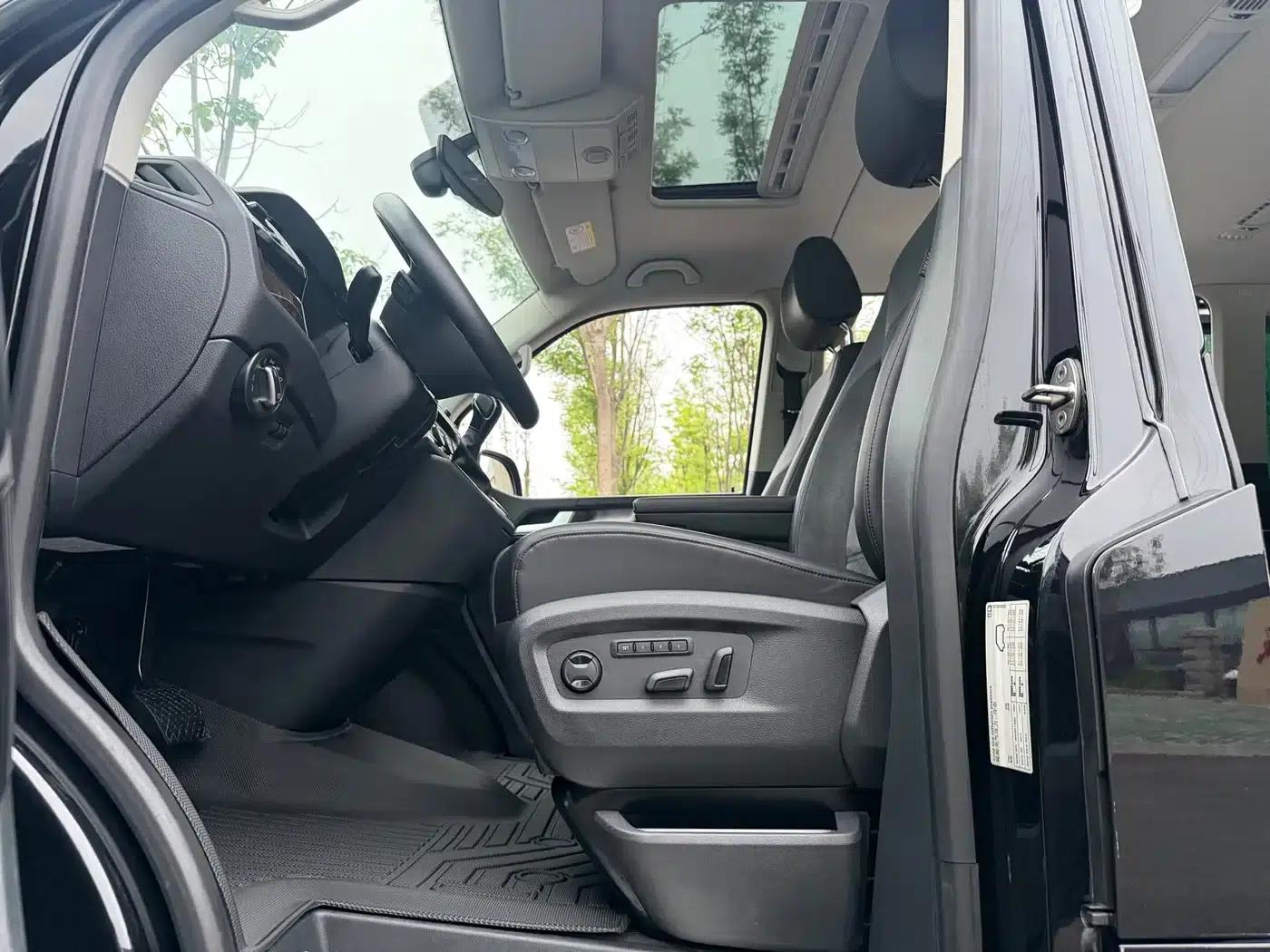 Multivan 2019 2.0TSI 4WD Premium Edition 7-Seater — миниатюра 12