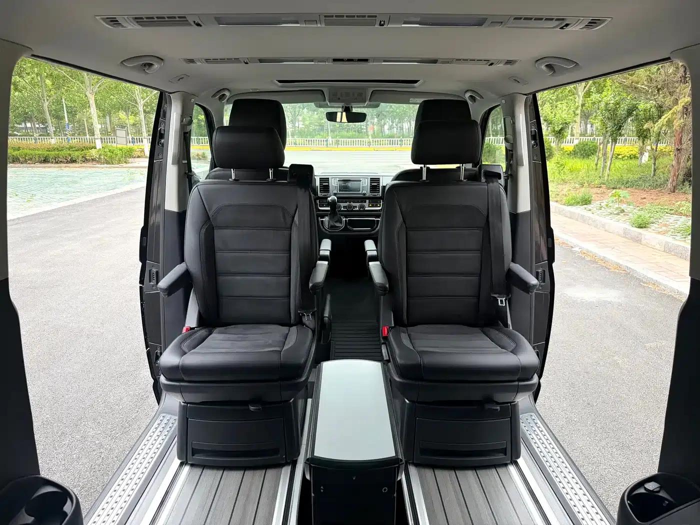 Multivan 2019 2.0TSI 4WD Premium Edition 7-Seater — миниатюра 13