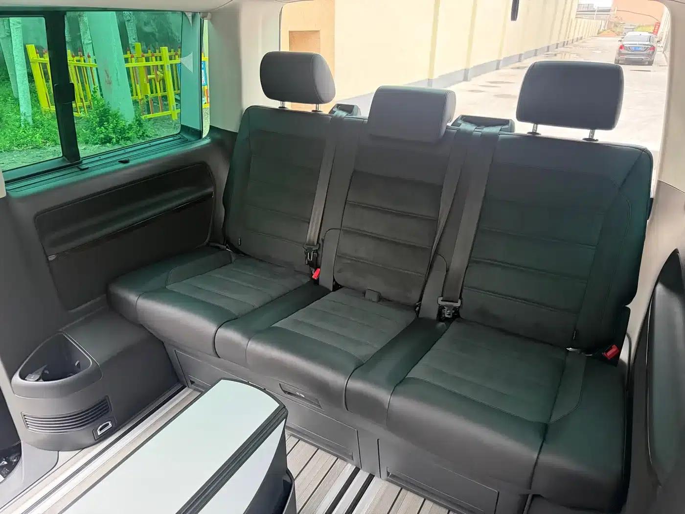 Multivan 2019 2.0TSI 4WD Premium Edition 7-Seater — миниатюра 17