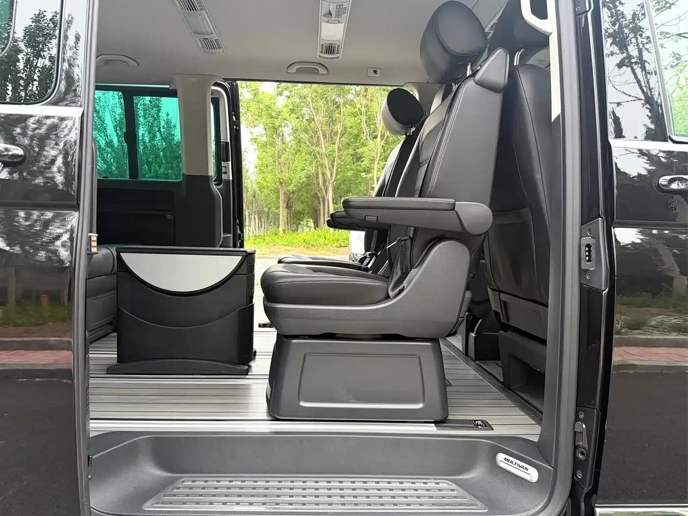 Multivan 2019 2.0TSI 4WD Premium Edition 7-Seater — миниатюра 18