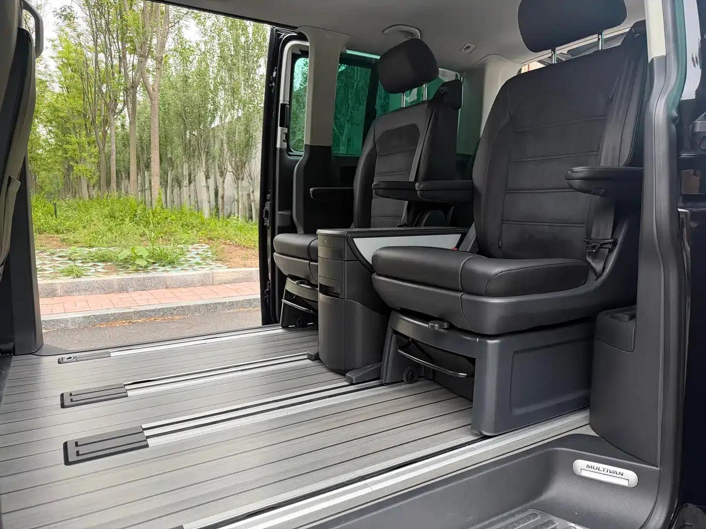 Multivan 2019 2.0TSI 4WD Premium Edition 7-Seater — миниатюра 21