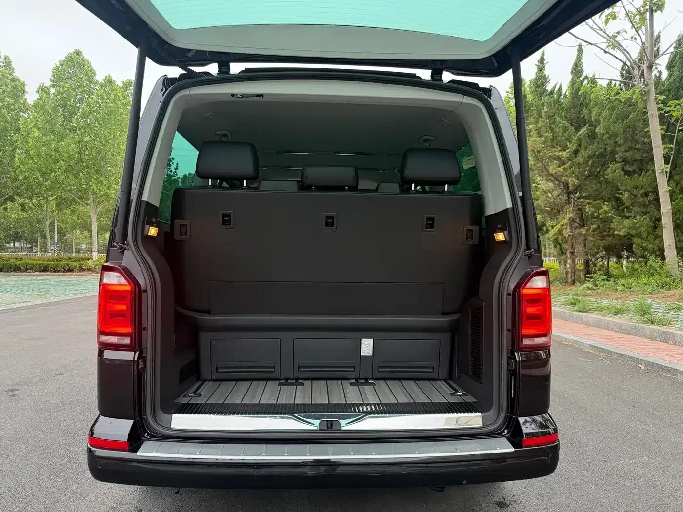 Multivan 2019 2.0TSI 4WD Premium Edition 7-Seater — миниатюра 22
