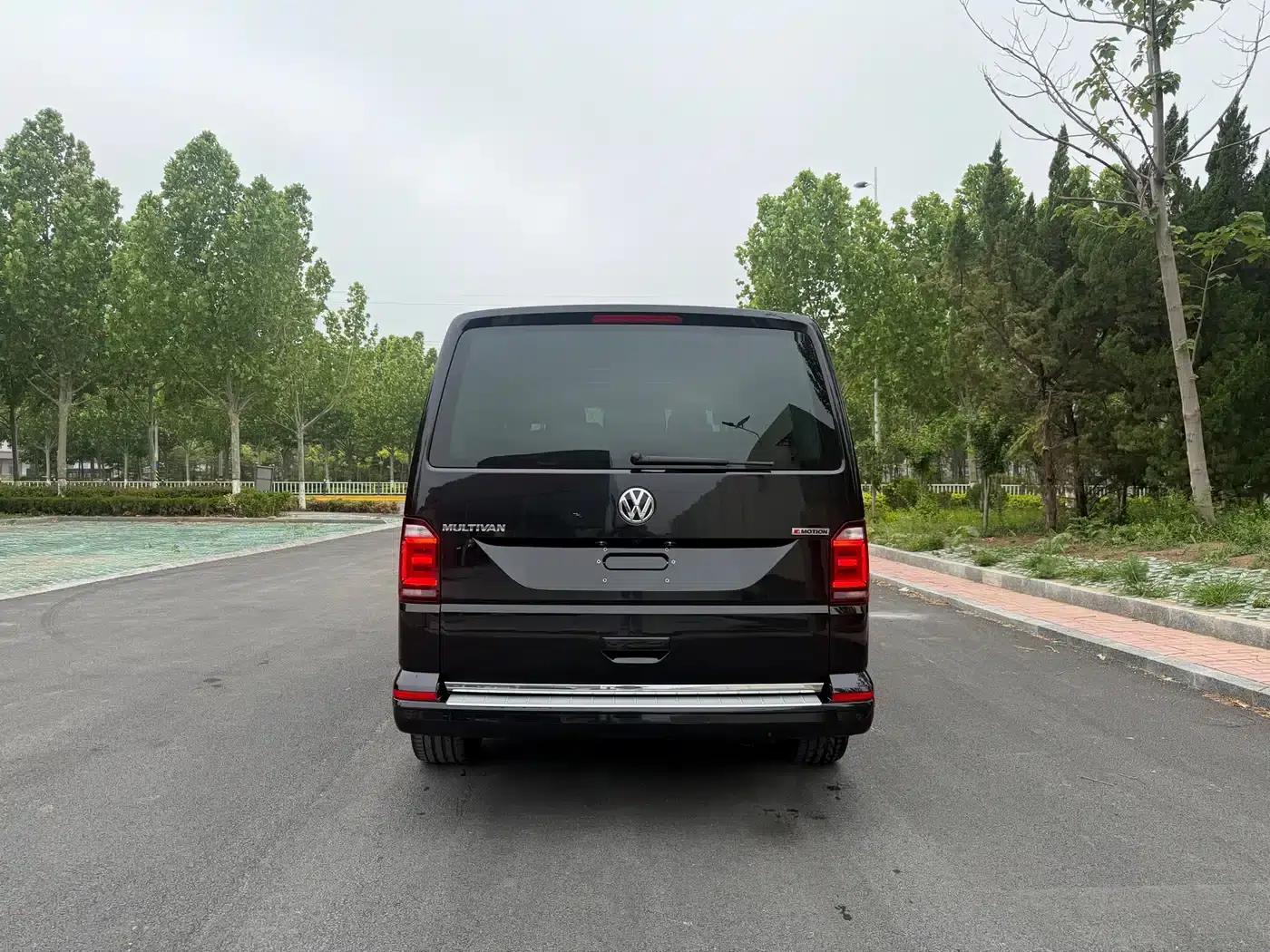 Multivan 2019 2.0TSI 4WD Premium Edition 7-Seater — миниатюра 4