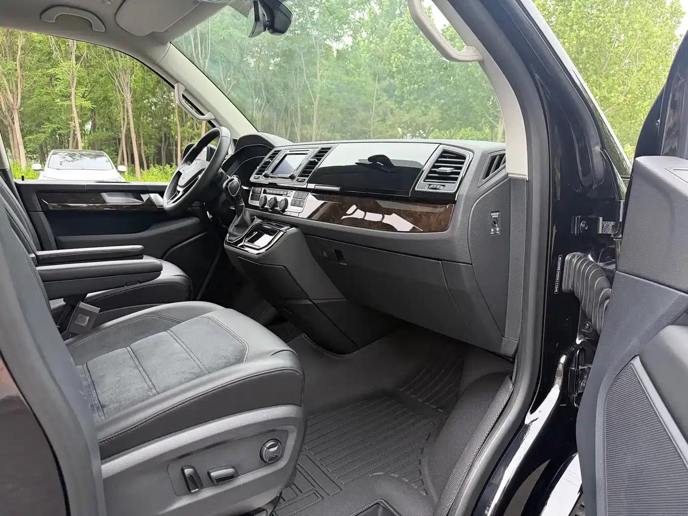Multivan 2019 2.0TSI 4WD Premium Edition 7-Seater — миниатюра 8