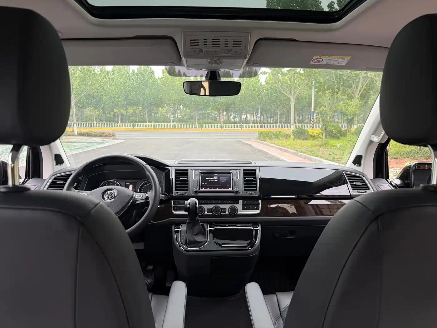 Multivan 2019 2.0TSI 4WD Premium Edition 7-Seater — миниатюра 9