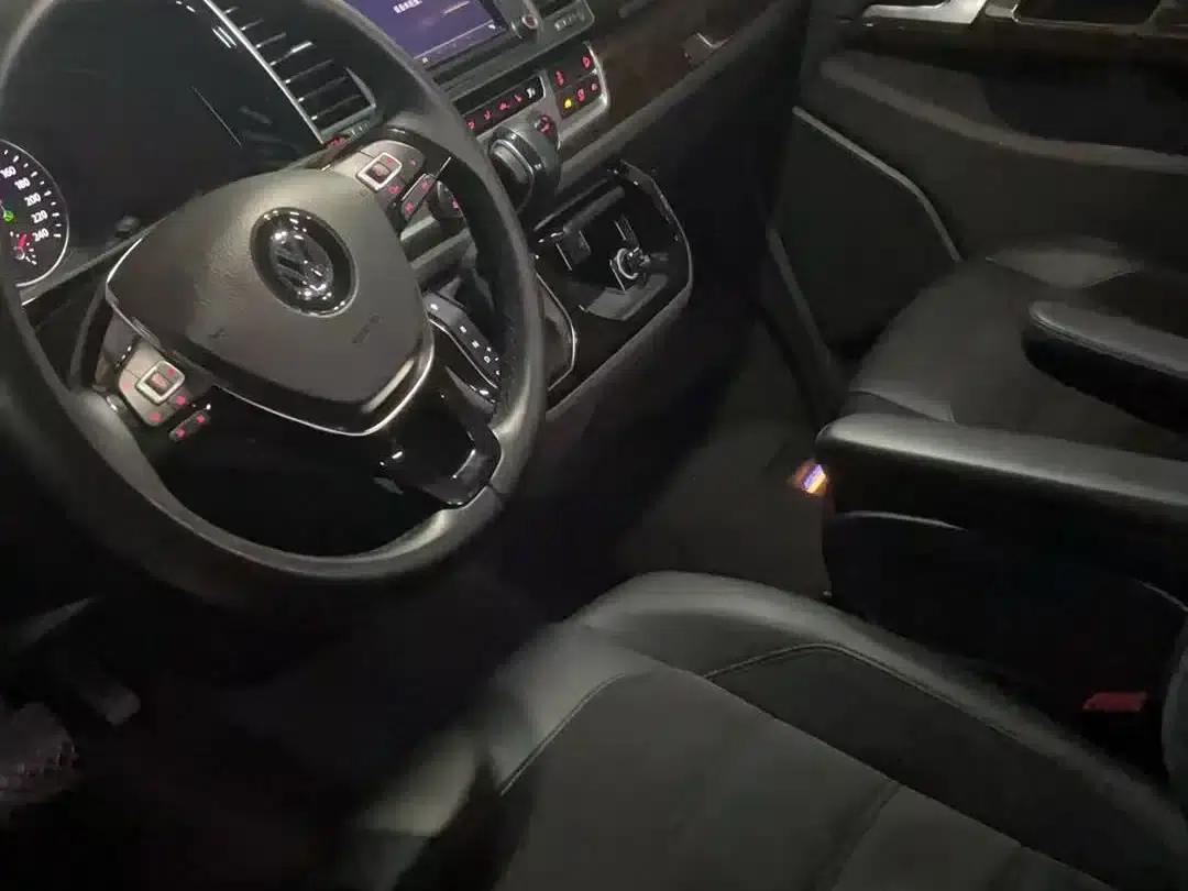 Multivan 2019 2.0TSI 4WD Premium Edition 7-Seater — миниатюра 3
