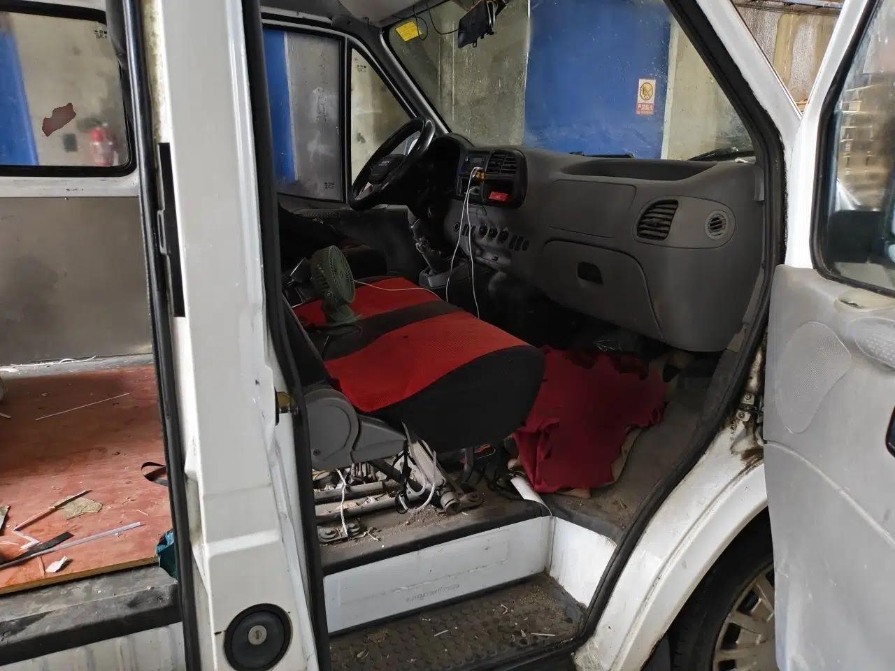 JMC Transit 2017 2.8T Commercial Version Short Wheelbase Mid-Roof 6/7/8-Seater JX493 — миниатюра 16