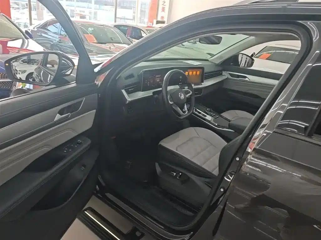 2023 Range Rover 330TSI Luxury Cruiser Edition — миниатюра 16