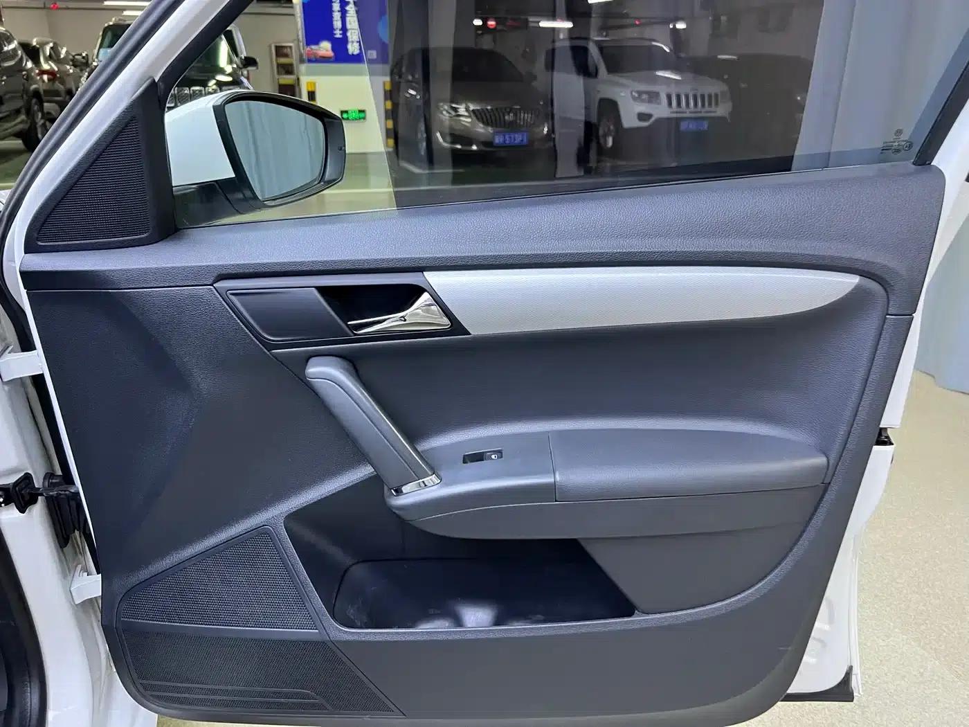 Lavida Gran Turismo 2015 1.6L Automatic Comfort Edition — миниатюра 13