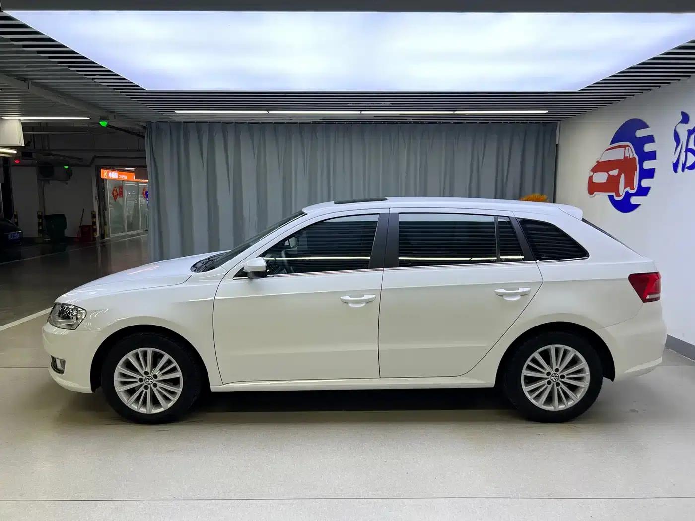Lavida Gran Turismo 2015 1.6L Automatic Comfort Edition — миниатюра 4