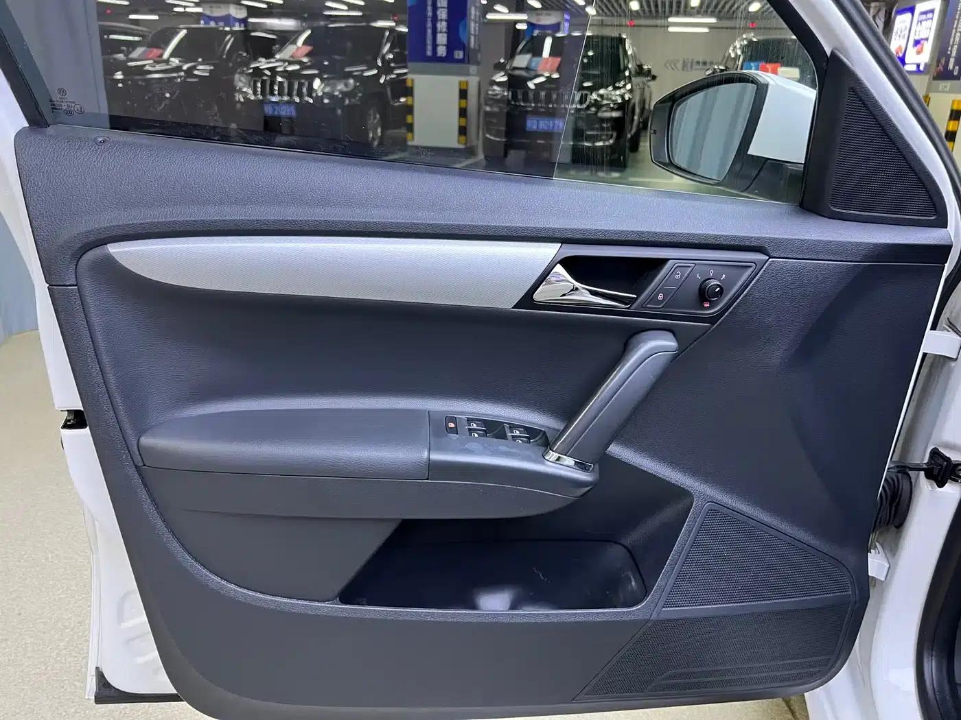 Lavida Gran Turismo 2015 1.6L Automatic Comfort Edition — миниатюра 10