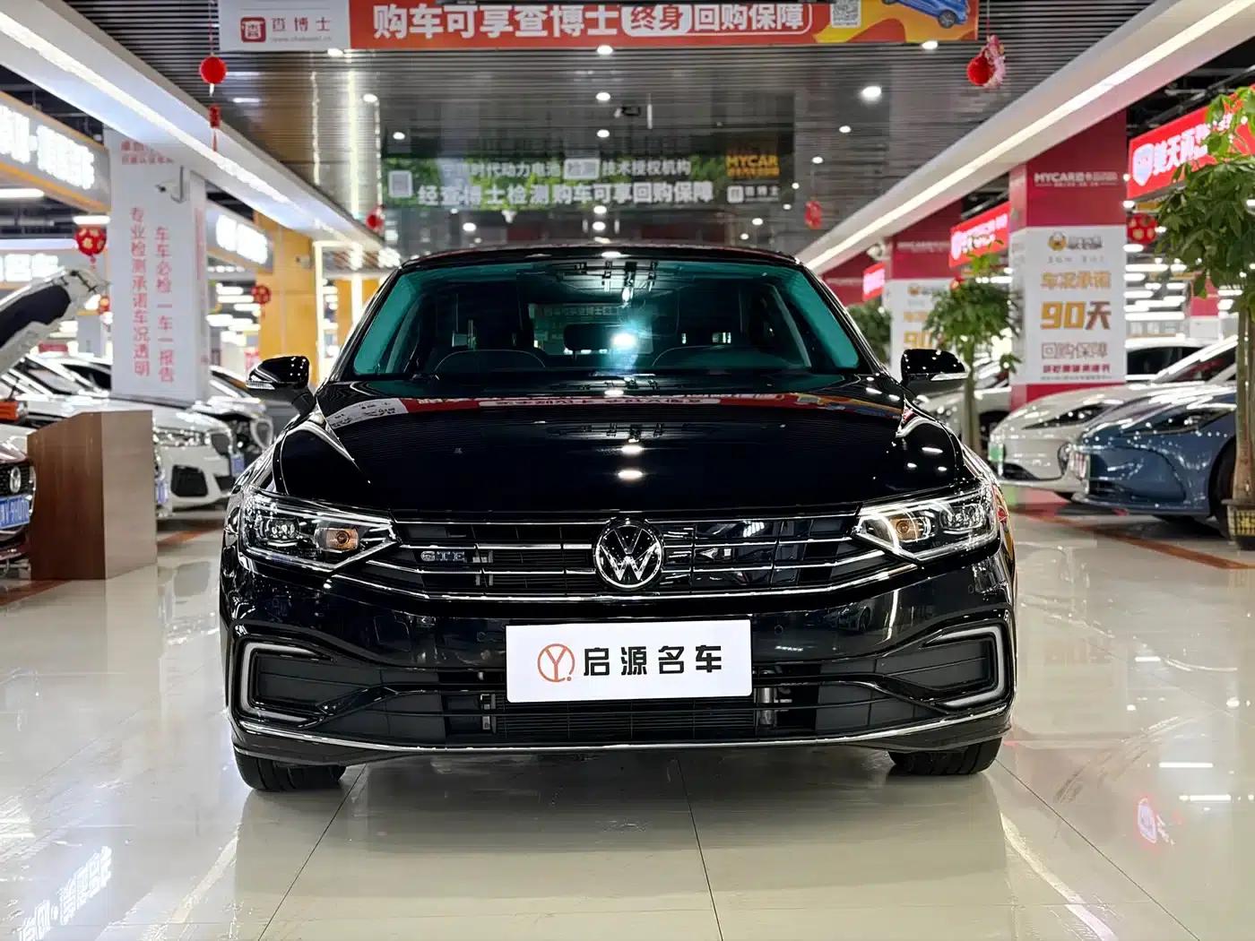 2022 Volkswagen Passat GTE Plug-in Hybrid GTE Luxury Model — миниатюра 2