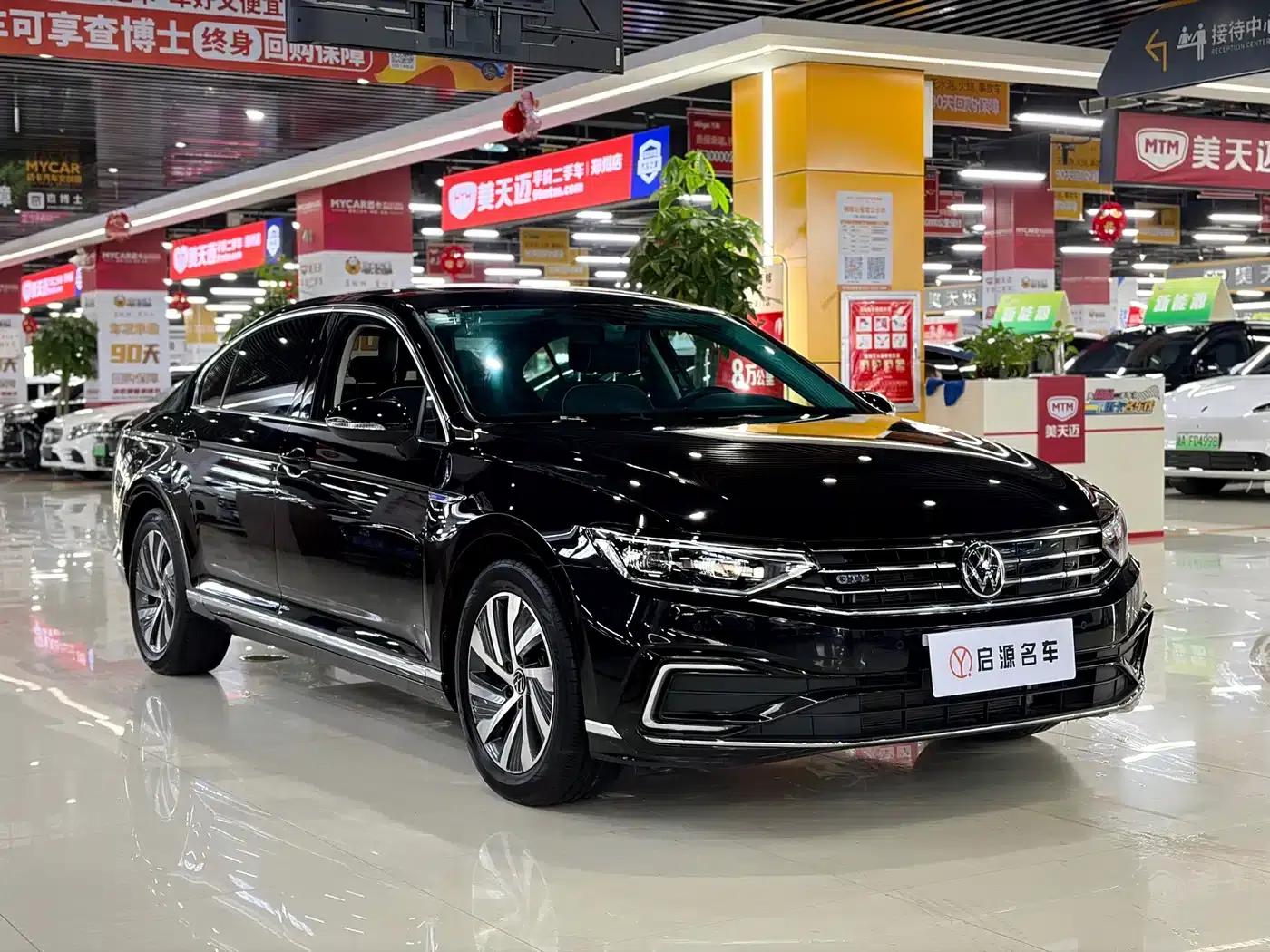 2022 Volkswagen Passat GTE Plug-in Hybrid GTE Luxury Model — миниатюра 3