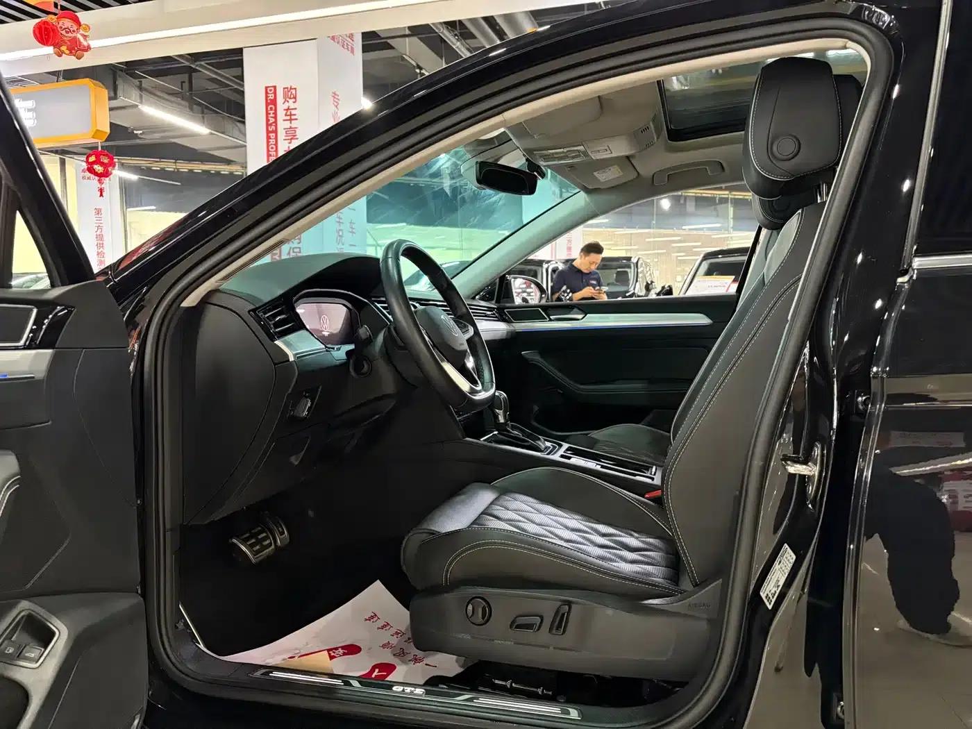 2022 Volkswagen Passat GTE Plug-in Hybrid GTE Luxury Model — миниатюра 4