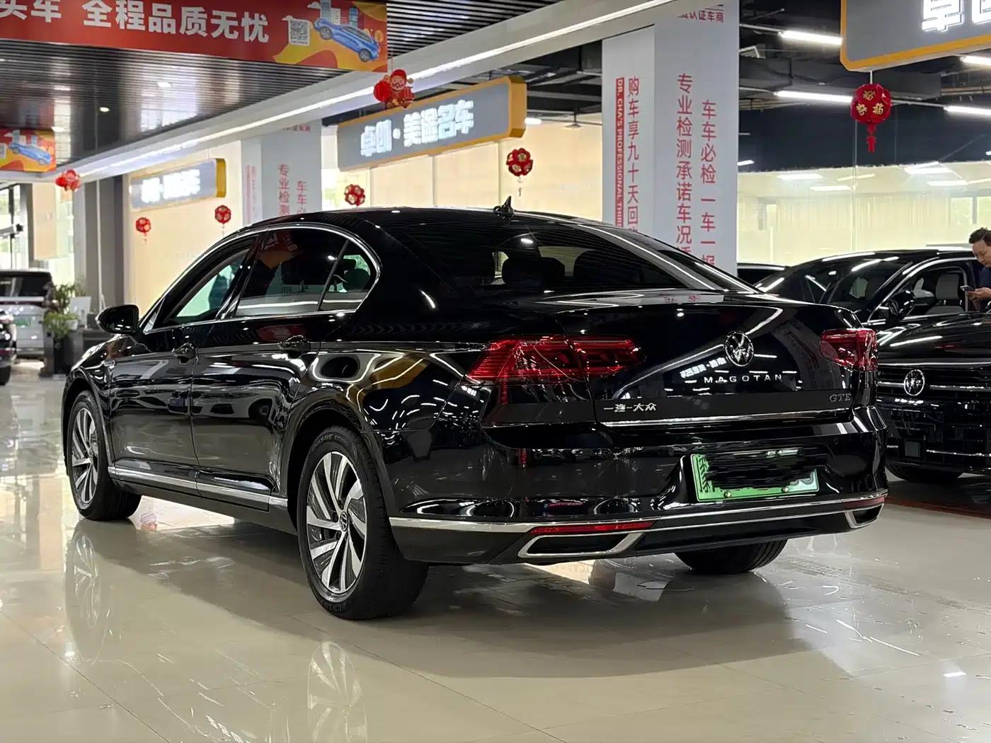 2022 Volkswagen Passat GTE Plug-in Hybrid GTE Luxury Model — миниатюра 8