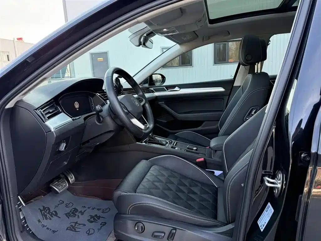 2022 Volkswagen Passat GTE Plug-in Hybrid GTE Luxury Model — миниатюра 2