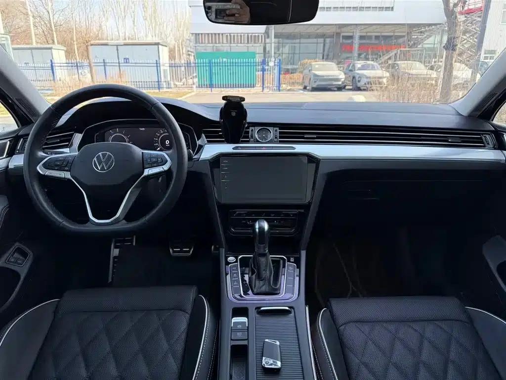 2022 Volkswagen Passat GTE Plug-in Hybrid GTE Luxury Model — миниатюра 3