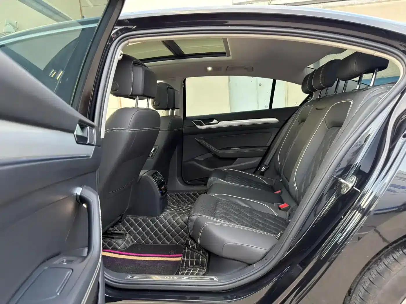 2022 Volkswagen Passat GTE Plug-in Hybrid GTE Luxury Model — миниатюра 5