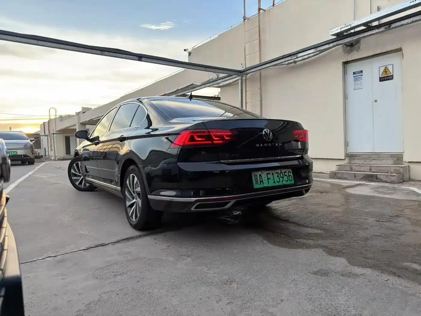 2022 Volkswagen Passat GTE Plug-in Hybrid GTE Luxury Model — миниатюра 7