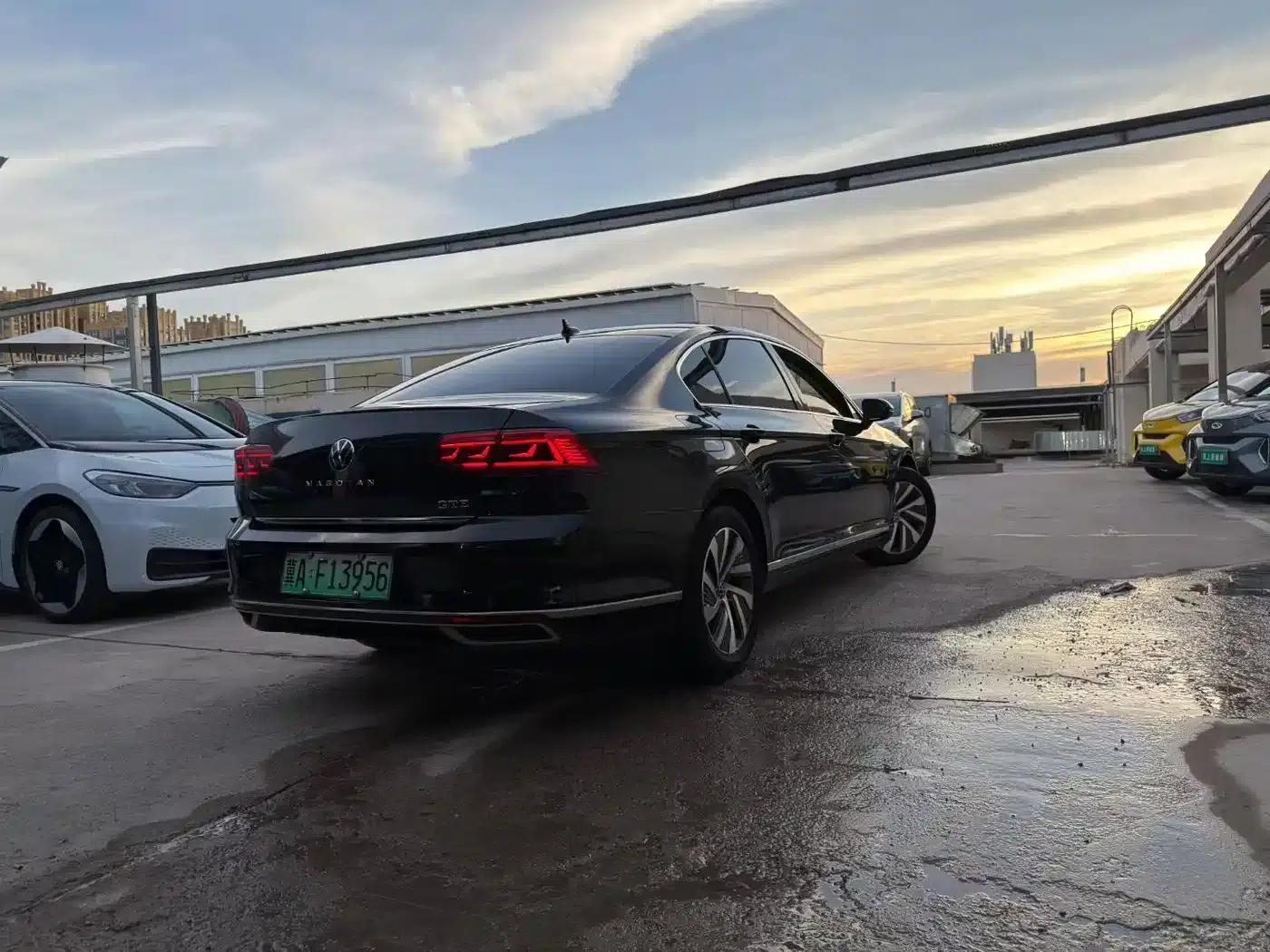 2022 Volkswagen Passat GTE Plug-in Hybrid GTE Luxury Model — миниатюра 9