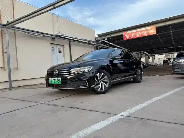 2022 Volkswagen Passat GTE Plug-in Hybrid GTE Luxury Model