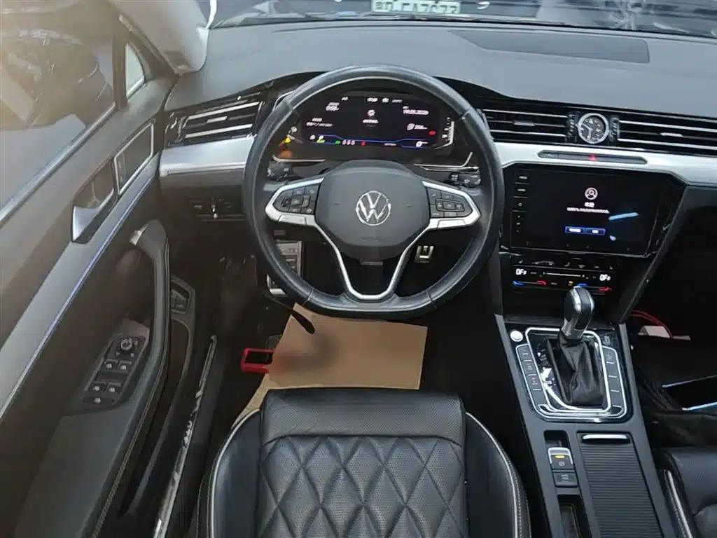 2022 Volkswagen Passat GTE Plug-in Hybrid GTE Luxury Model — миниатюра 11