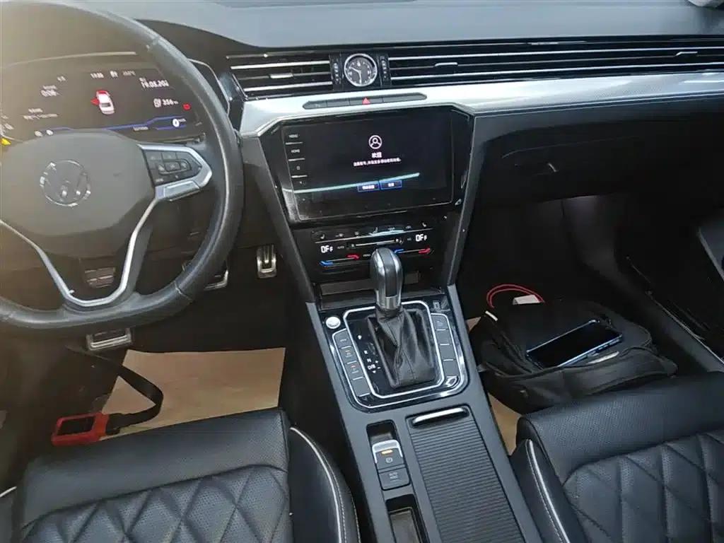 2022 Volkswagen Passat GTE Plug-in Hybrid GTE Luxury Model — миниатюра 13