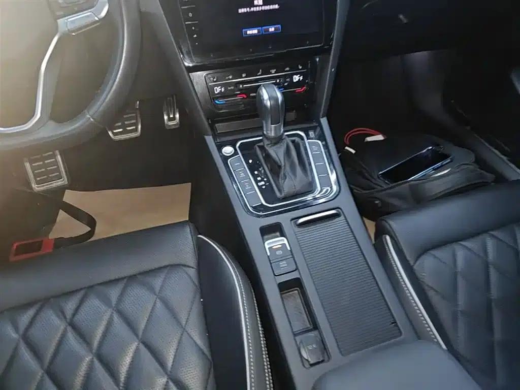 2022 Volkswagen Passat GTE Plug-in Hybrid GTE Luxury Model — миниатюра 14