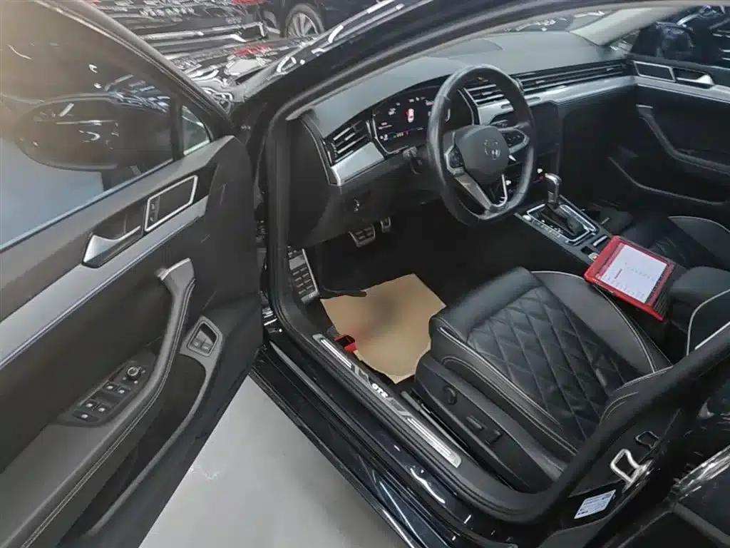 2022 Volkswagen Passat GTE Plug-in Hybrid GTE Luxury Model — миниатюра 16