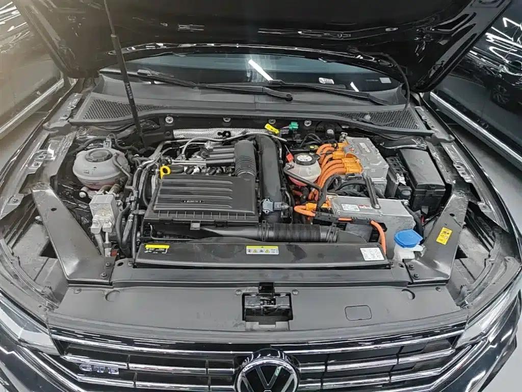 2022 Volkswagen Passat GTE Plug-in Hybrid GTE Luxury Model — миниатюра 20