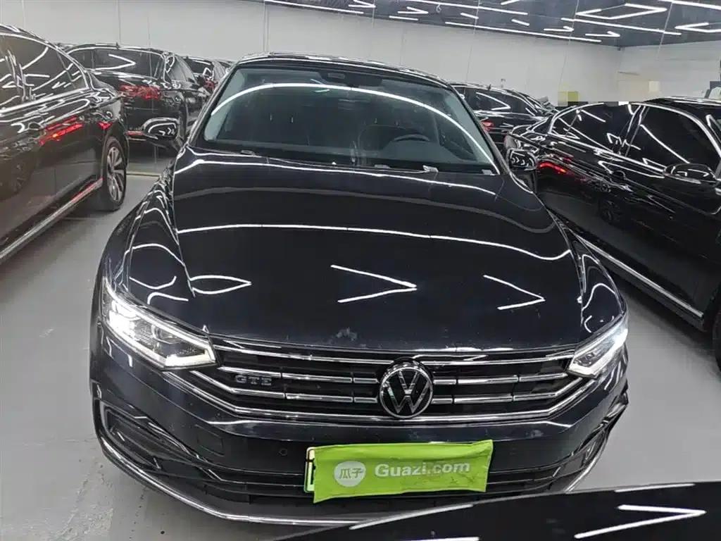 2022 Volkswagen Passat GTE Plug-in Hybrid GTE Luxury Model — миниатюра 3