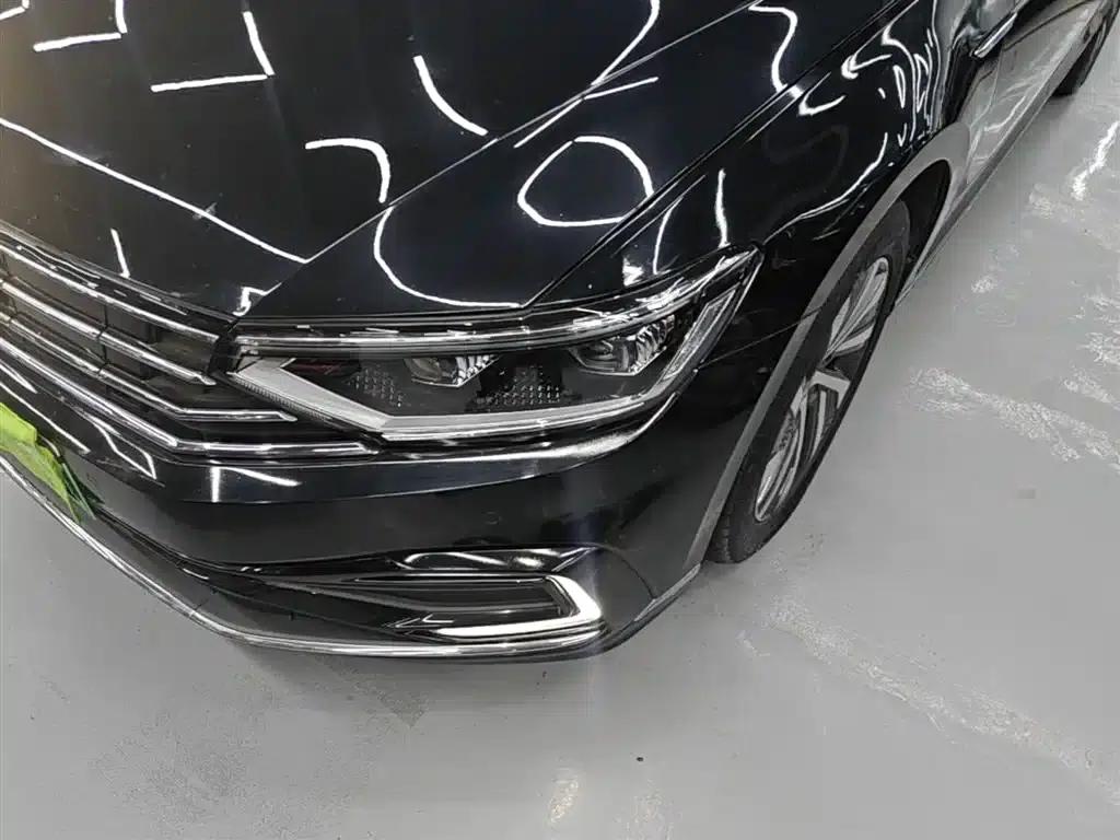 2022 Volkswagen Passat GTE Plug-in Hybrid GTE Luxury Model — миниатюра 24