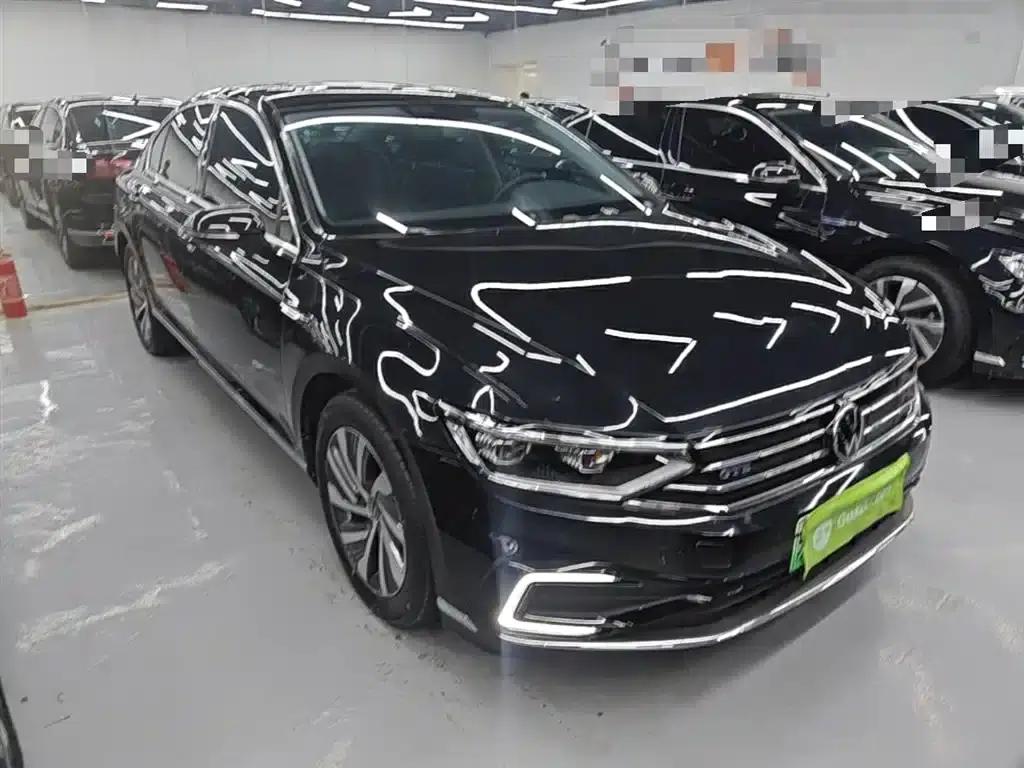 2022 Volkswagen Passat GTE Plug-in Hybrid GTE Luxury Model — миниатюра 4