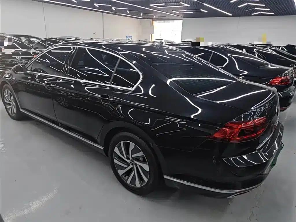 2022 Volkswagen Passat GTE Plug-in Hybrid GTE Luxury Model — миниатюра 5