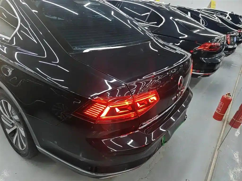 2022 Volkswagen Passat GTE Plug-in Hybrid GTE Luxury Model — миниатюра 6
