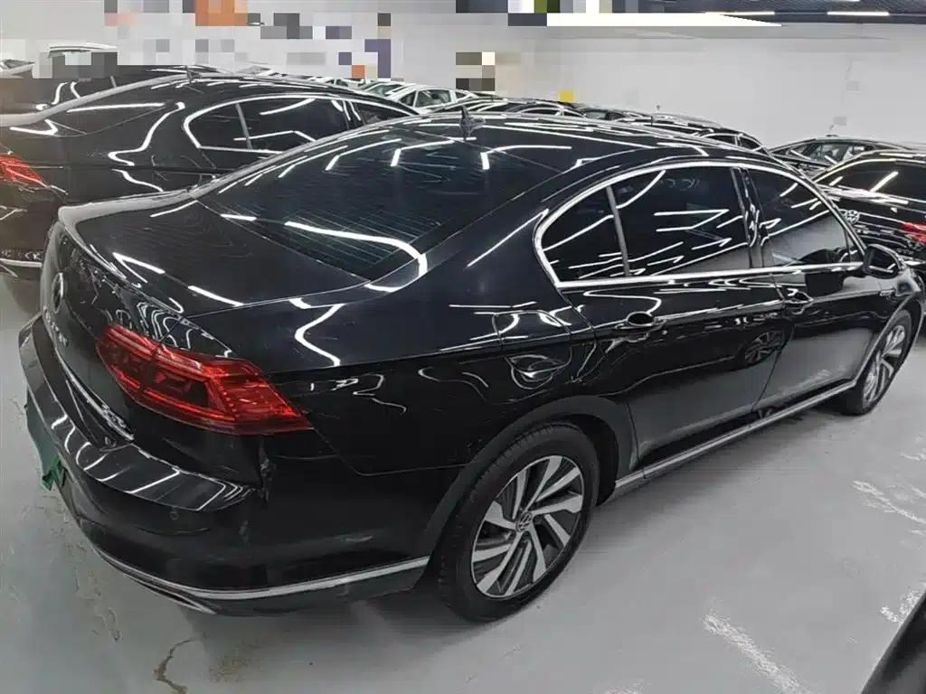 2022 Volkswagen Passat GTE Plug-in Hybrid GTE Luxury Model — миниатюра 7