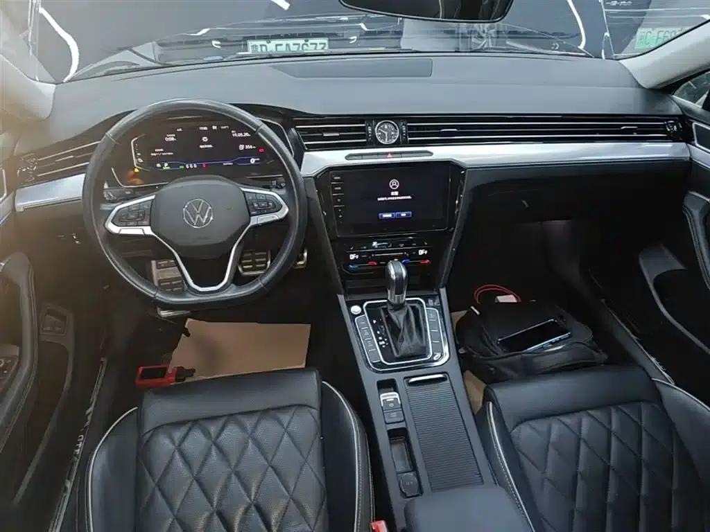 2022 Volkswagen Passat GTE Plug-in Hybrid GTE Luxury Model — миниатюра 10